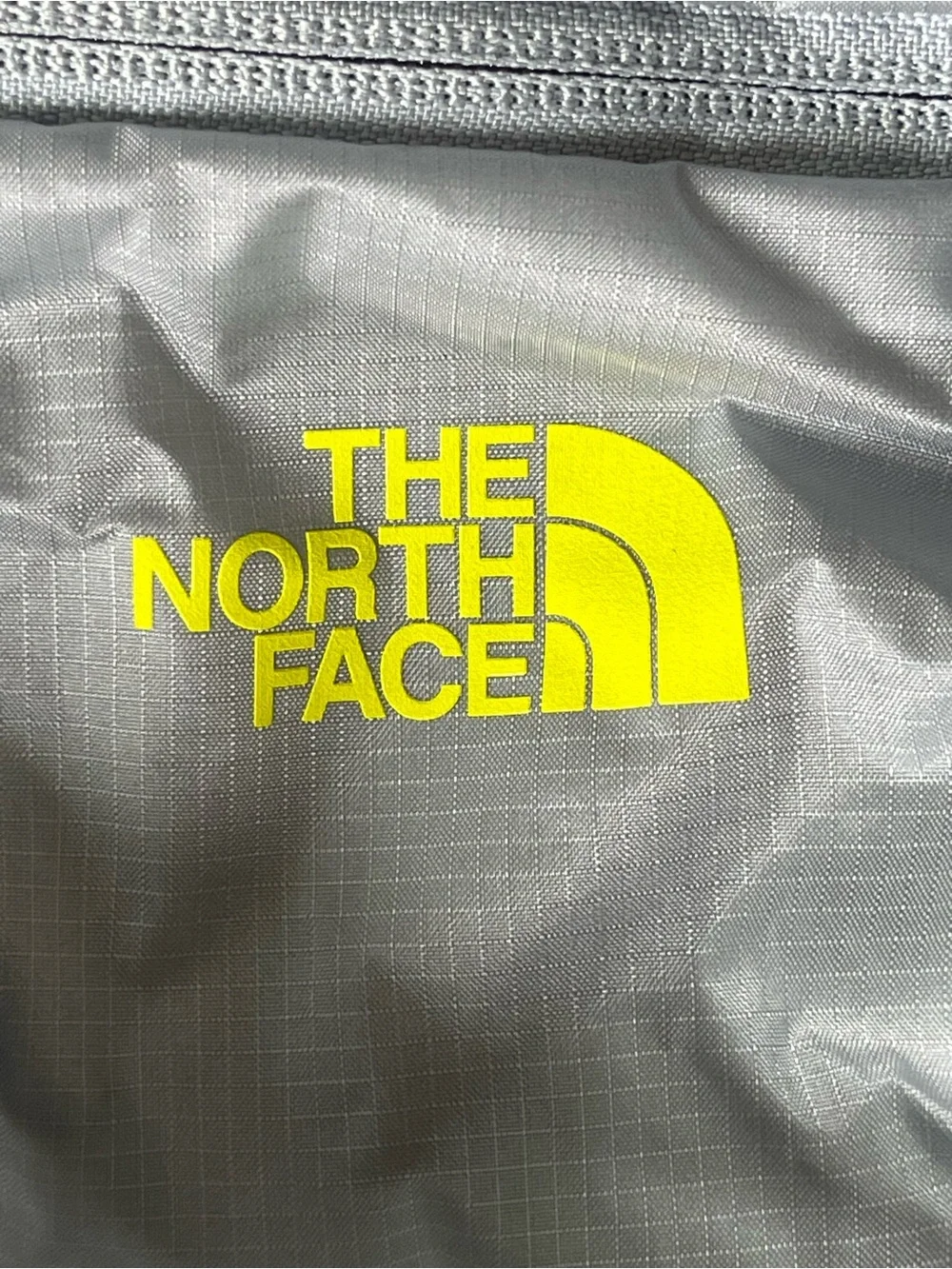 The North Face Sunriser Run Vest 8 Frost Grey (NF0A81DZKT3) NWT! Adult Size XS